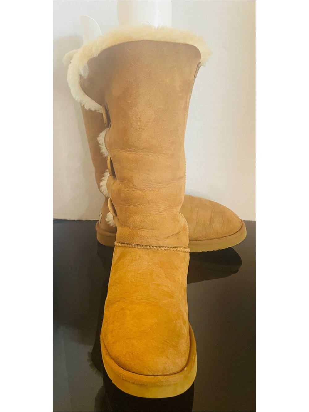 UGG BAILEY BUTTON TRIPLET II CHESTNUT SHEEPSKIN WOMEN`S BOOTS SIZE US 10